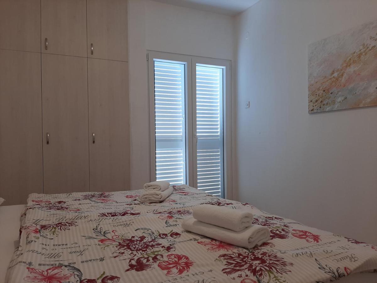 Apartamento Family House Rebeka Ugljan Exterior foto